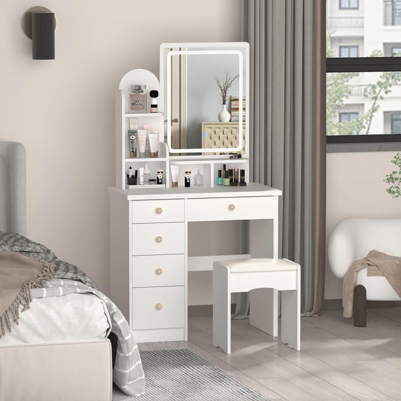 Chủ nhà nên chọn vị trí mà gương có thể phản chiếu được những hình ảnh tích cực, như hoa, tranh, đèn…để cải thiện tâm trạng