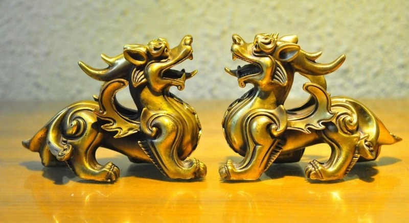 Mẫu tỳ hưu bằng đồng thau phù hợp đặt trong phòng khách của chủ nhà mệnh Kim, biểu trưng cho tài vận, giàu sang và thu hút tài lộc